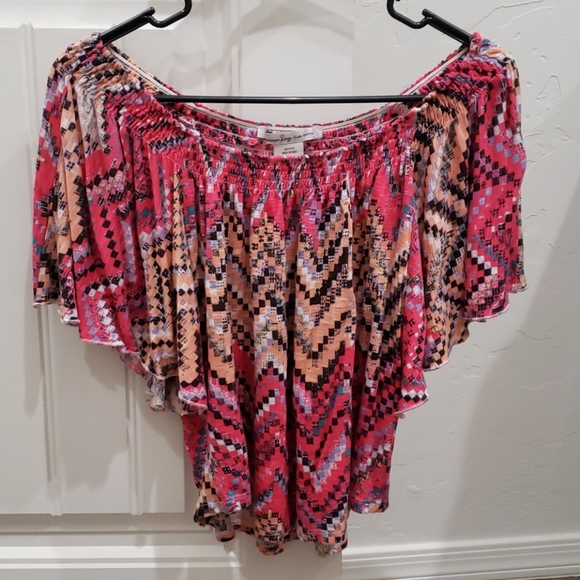 Sits Right Off the Shoulders Blouse - Picture 2 of 5